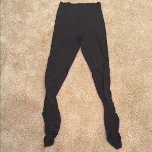 Women’s Fabletics Black Ruched ankle length Leggings - size S